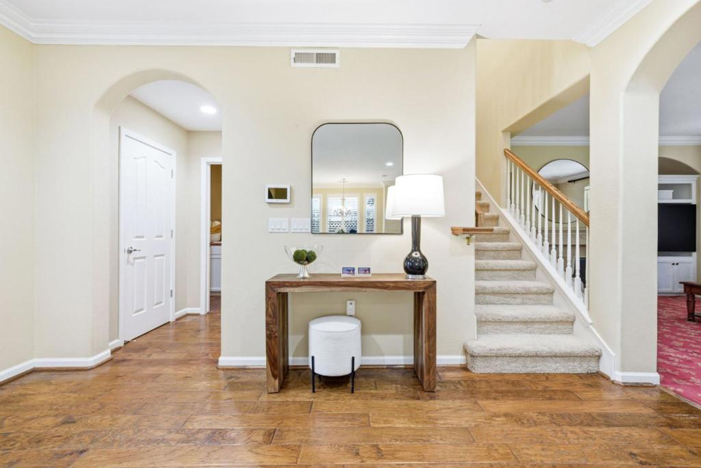 1392 Thornbury Lane