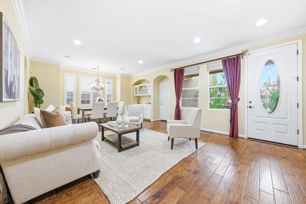 1392 Thornbury Lane
