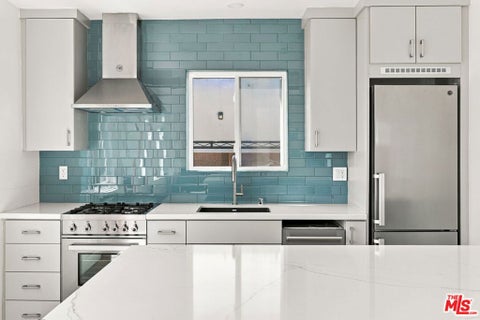 Photo of 911 Indiana Avenue, Venice, CA 90291 (MLS # 26994569)