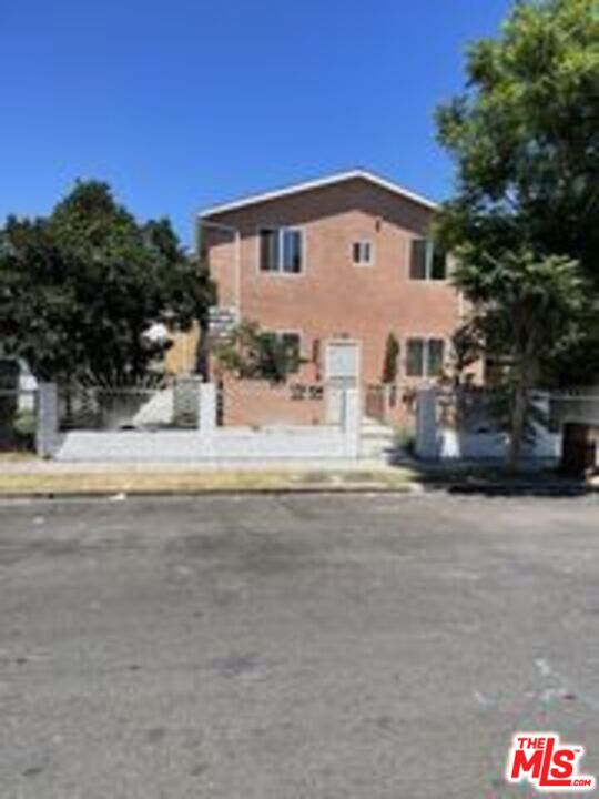 4 Units. each unit 4 bedroom 3 bath, 2 Floor Building Large bedrooms, Good condition, Just South Of Washington Ave, close to bus stops, trains and all shopping area, The 4 units can be rented as Master Lease for $17000 per Month Long term lease required.
