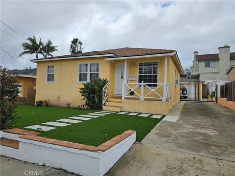 Photo of 313 S Aviation Boulevard, Manhattan Beach, CA 90266 (MLS # SB26094981)