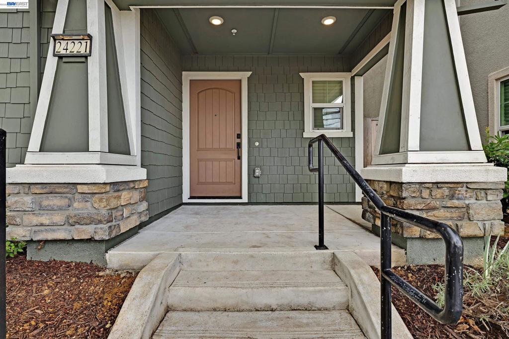 24221 2nd st ST, Hayward CA 94541