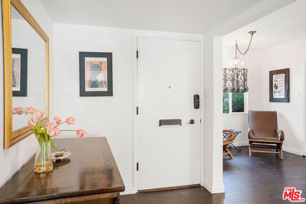 Photo of 4831 Collett Avenue, Encino, CA 91436 (MLS # 25583957)