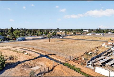 Photo of 3433 W Clinton Avenue, Fresno, CA 93722 (MLS # FR26122028)