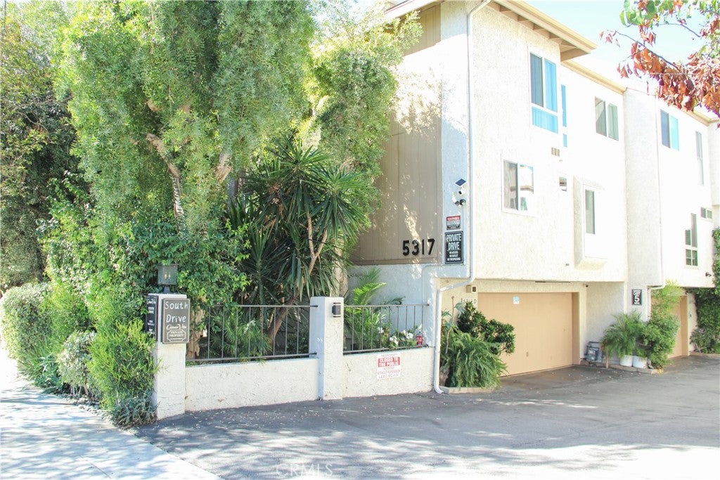 Photo of 5317 Coldwater Canyon Avenue #D, Sherman Oaks, CA 91401 (MLS # SR26219010)