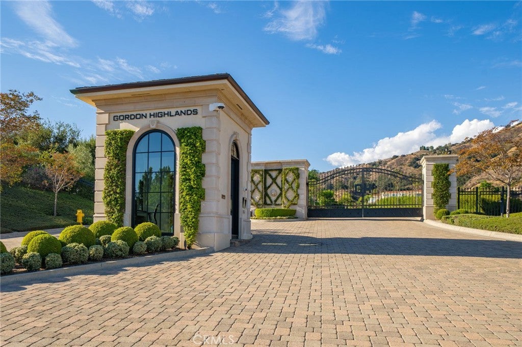 662 Oakhill Drive