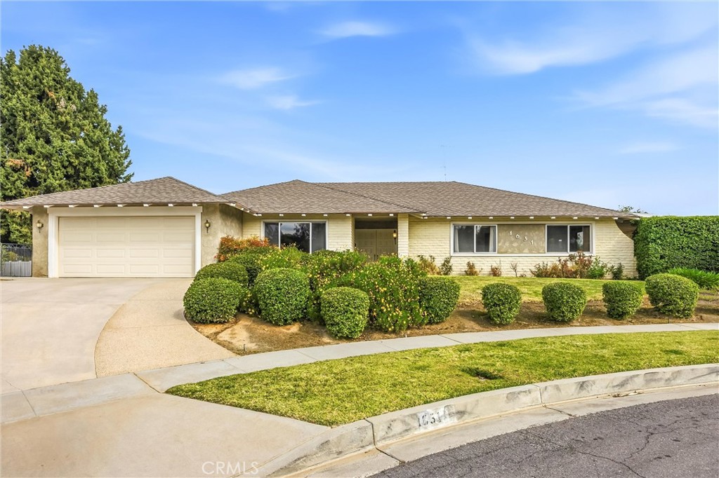 1631 Benita Marie Crest