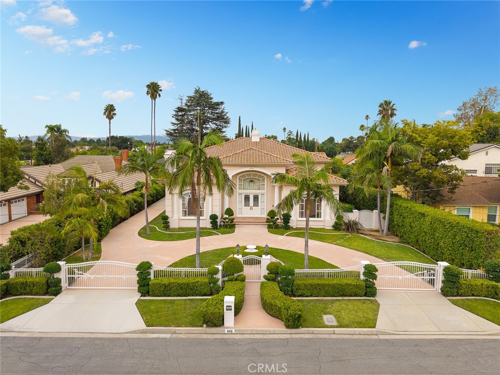 662 W Norman Avenue