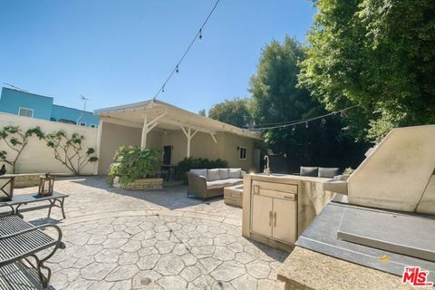 Photo of 753 S Ogden Drive, Los Angeles, CA 90036 (MLS # 25628495)