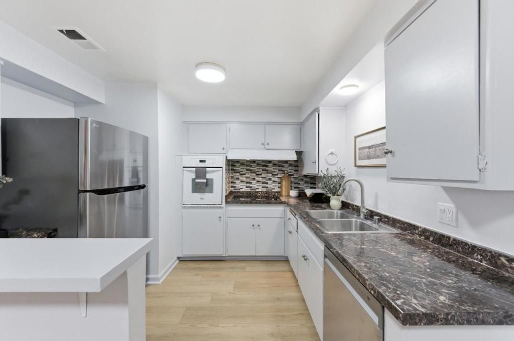 Photo of 1615 Marina Court #B, San Mateo, CA 94403 (MLS # ML82049150)