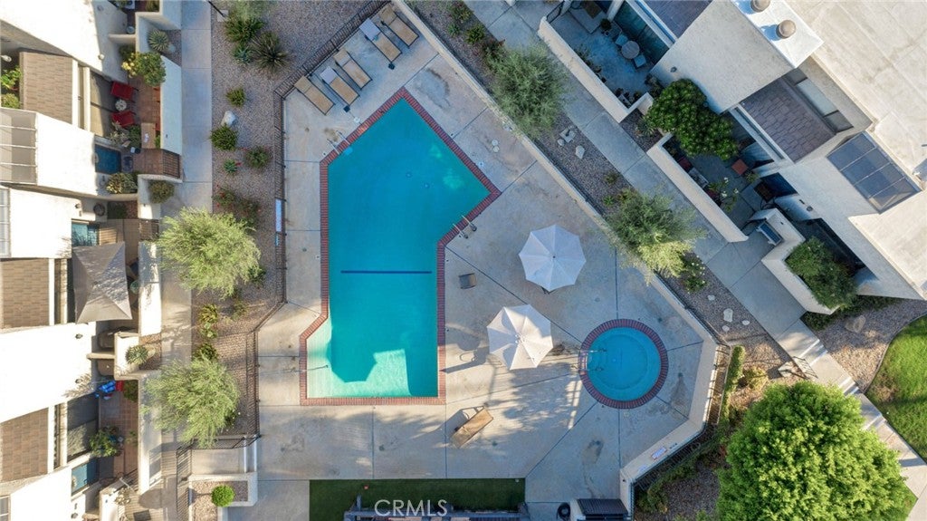 1008 W Riverside Drive 34