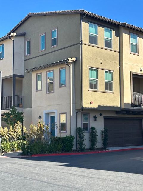 1622 Fig Tree Way Oceanside CA 92056