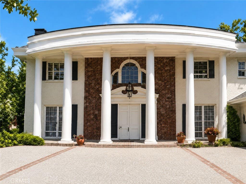 Photo of 20543 Chatsboro Drive, Woodland Hills, CA 91364 (MLS # SR26178058)