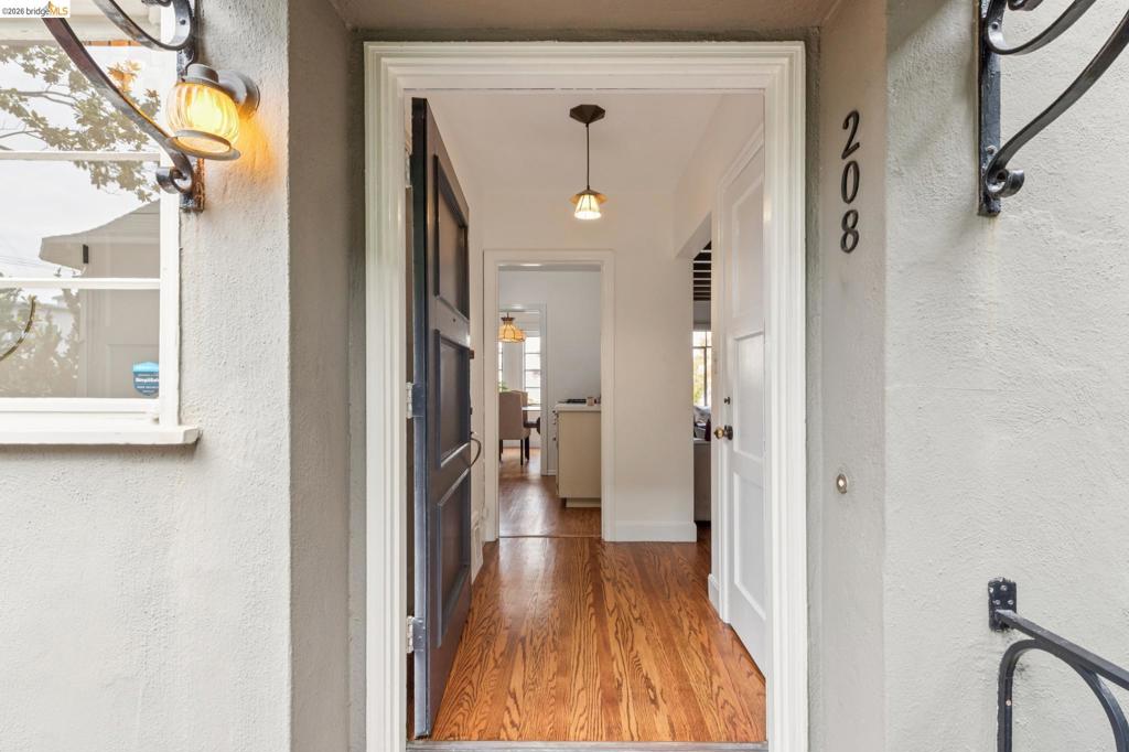208 Lee St