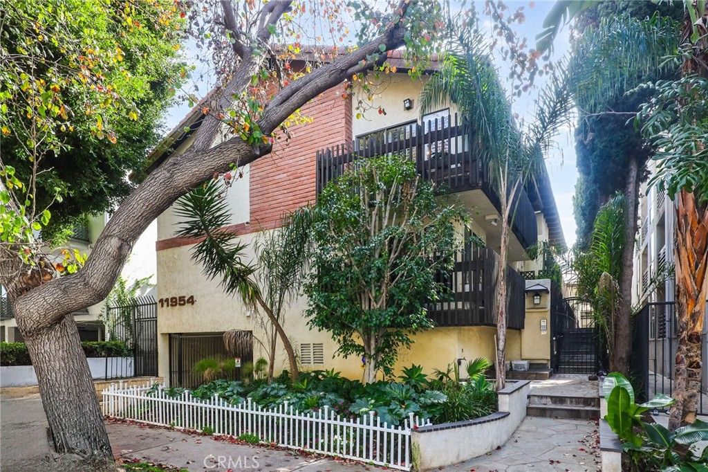 Photo of 11954 Goshen Avenue #205, Los Angeles, CA 90049 (MLS # PW25192082)