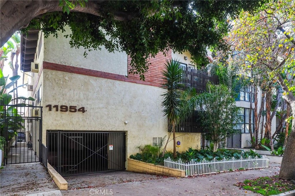 Photo of 11954 Goshen Avenue #205, Los Angeles, CA 90049 (MLS # PW25192082)