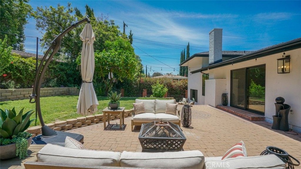 Photo of 22914 Gershwin Drive, Woodland Hills, CA 91364 (MLS # BB25235715)