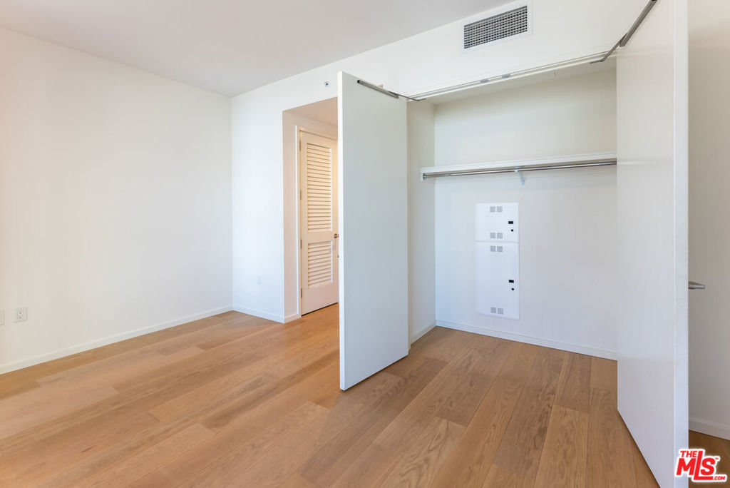 877 Francisco Street 523
