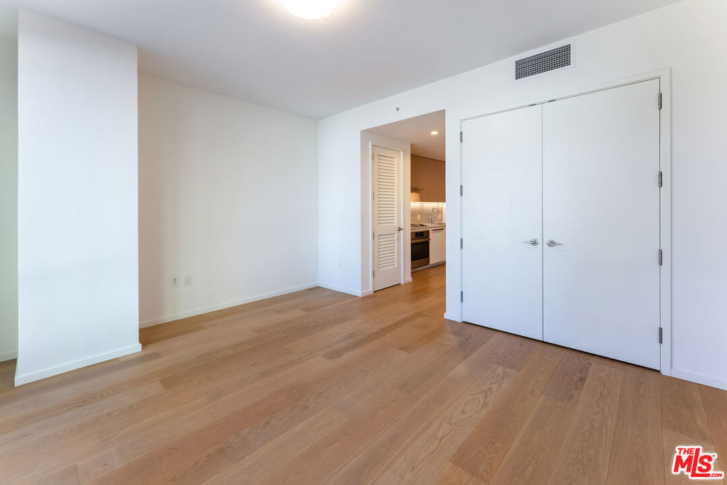 877 Francisco Street 523