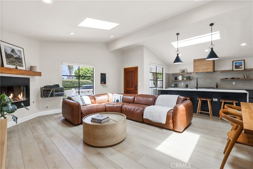 8462 Hillhead Drive