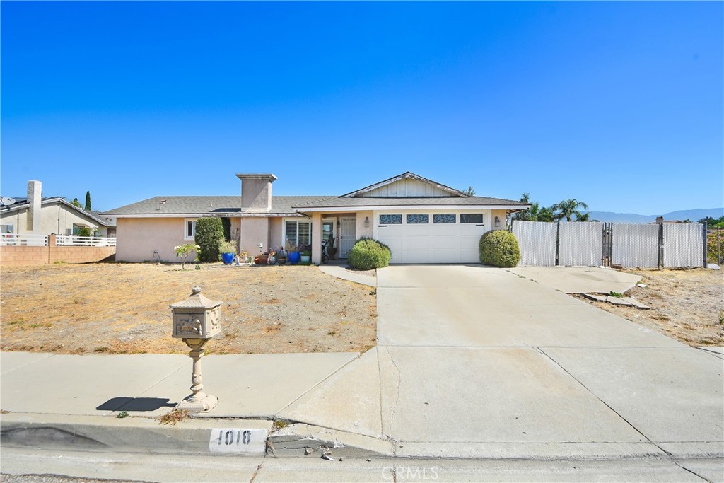 1018 W Casmalia