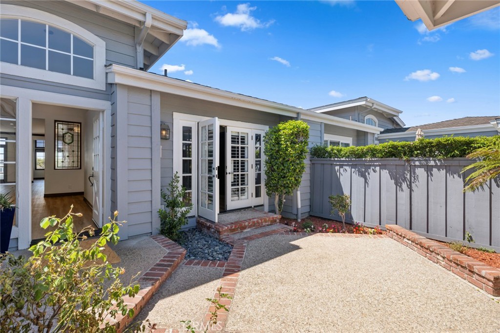 3611 Daffodil Avenue 38