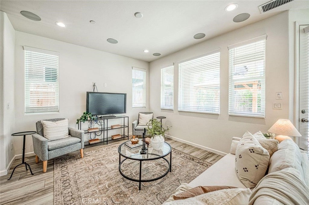 Properties 1 876 Winchell W