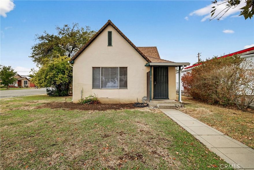 Charming 1930s Cottage on a Corner Lot – Great Potential!

Step into the possibilities with this 2-bedroom, 1-bath home offering 984 sq ft of living space, nestled on a generous 7,405 sq ft corner lot. Built in 1930, this property is just waiting for the right touch to restore or renovate.  Located next to the local fire department, this home offers peace of mind and convenient access to city services. The detached garage sits off the alley for easy access and additional parking or storage.

While the home is in need of repairs and updates, it presents a fantastic opportunity for investors, flippers, or anyone looking to build equity through renovation. With its prime corner location, ample lot size, and classic structure, the potential here is real.

Bring your vision and make this property shine again!