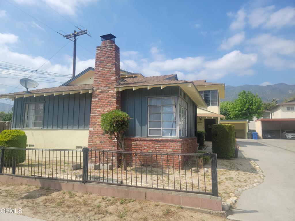 637 W Altadena Drive