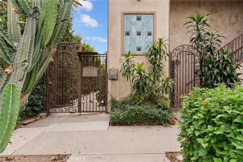 Photo of 12014 Kling St #23, Valley Village, CA 91607 (MLS # SR25245736) Photo of 12014 Kling St #23, Valley Village, CA 91607 (MLS # SR25245736)