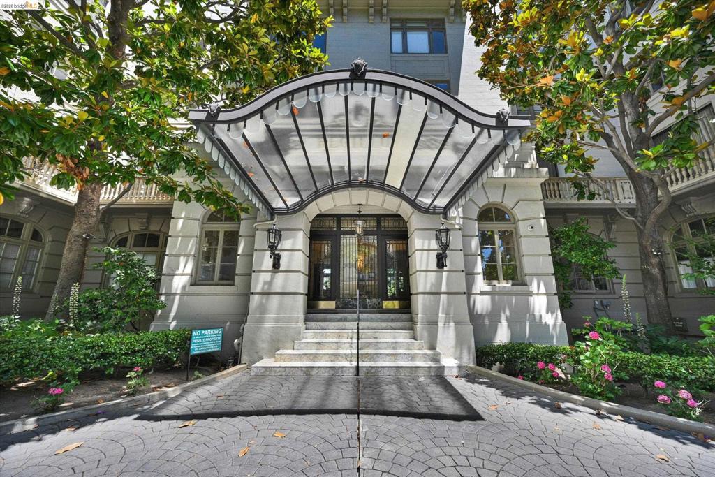 200 Lakeside Dr 801