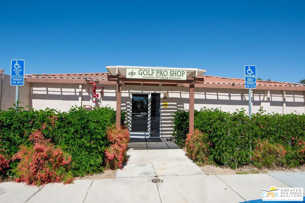 Date Palm Country Cl - Manufactured In Park