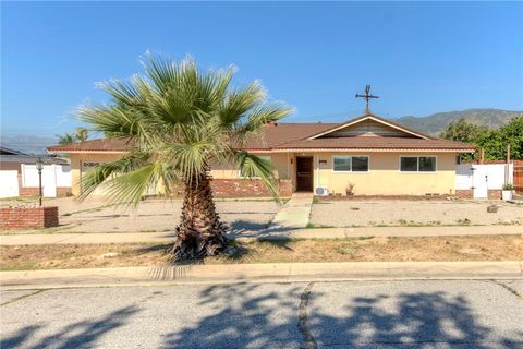 Photo of 184 Palmyra Dr, San Bernardino, CA 92404 (MLS # DW26065645)