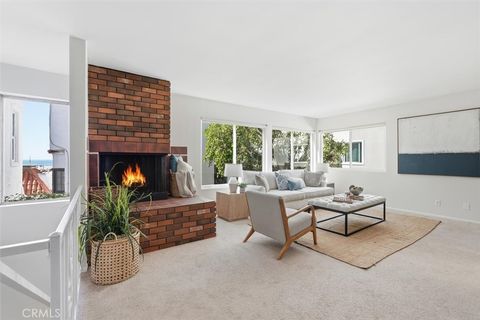 Photo of 145 Palm Dr, Hermosa Beach, CA 90254 (MLS # SB25241627)