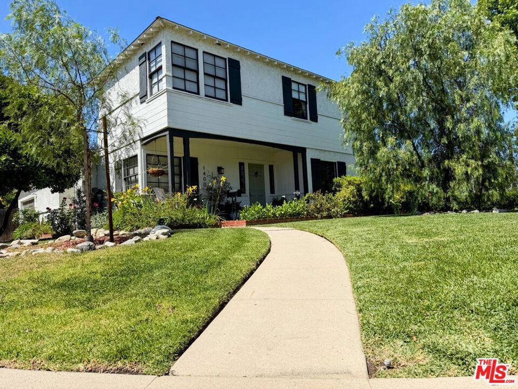 Photo of 1400 Randall Street, Glendale, CA 91201 (MLS # 26827461)