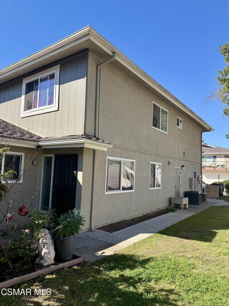 676 Avenida Del Platino