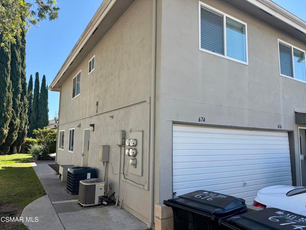 Photo of 676 Avenida Del Platino, Newbury Park, CA 91320 (MLS # 226000962)