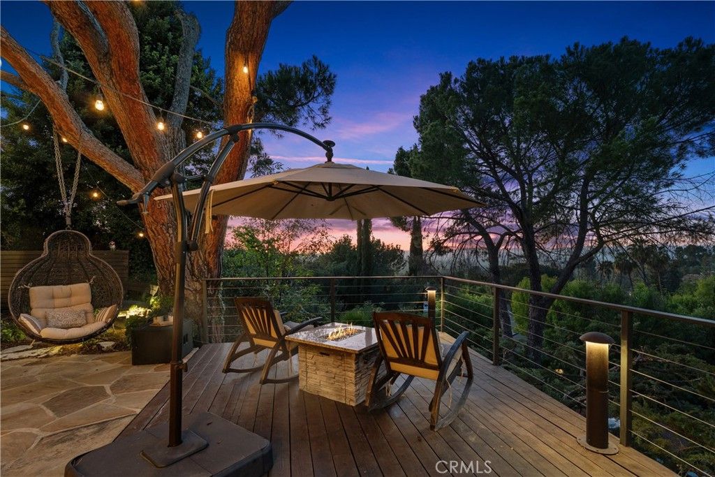 Photo of 4556 Poe Avenue, Woodland Hills, CA 91364 (MLS # SR26064327)