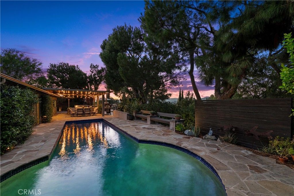 Photo of 4556 Poe Avenue, Woodland Hills, CA 91364 (MLS # SR26064327)