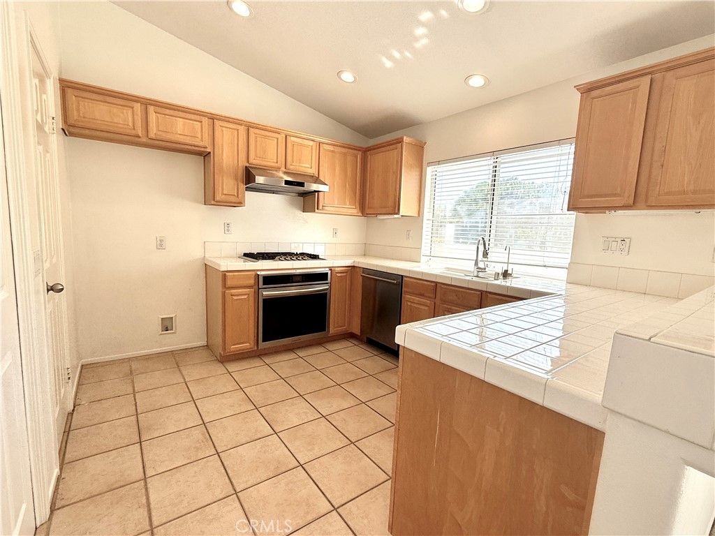 California Summit (CASU) - Residential Lease