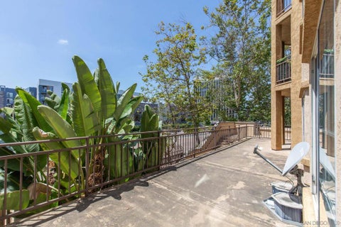 Tiny photo for 550 Camino De La Reina #107, San Diego, CA 92108 (MLS # 260013650SD)