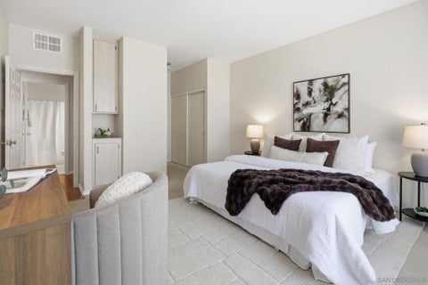 Tiny photo for 550 Camino De La Reina #107, San Diego, CA 92108 (MLS # 260013650SD)