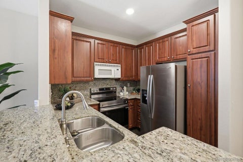 Tiny photo for 550 Camino De La Reina #107, San Diego, CA 92108 (MLS # 260013650SD)