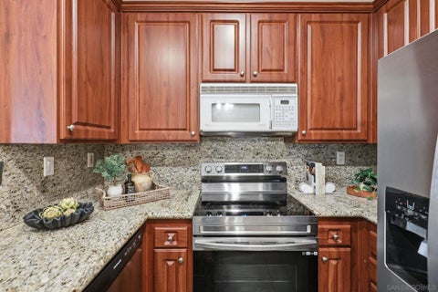 Tiny photo for 550 Camino De La Reina #107, San Diego, CA 92108 (MLS # 260013650SD)