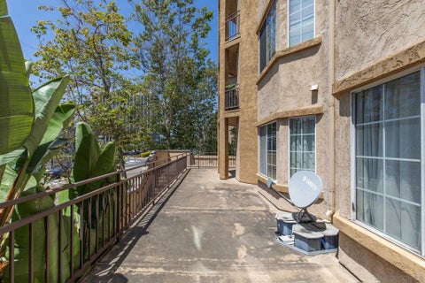 Tiny photo for 550 Camino De La Reina #107, San Diego, CA 92108 (MLS # 260013650SD)