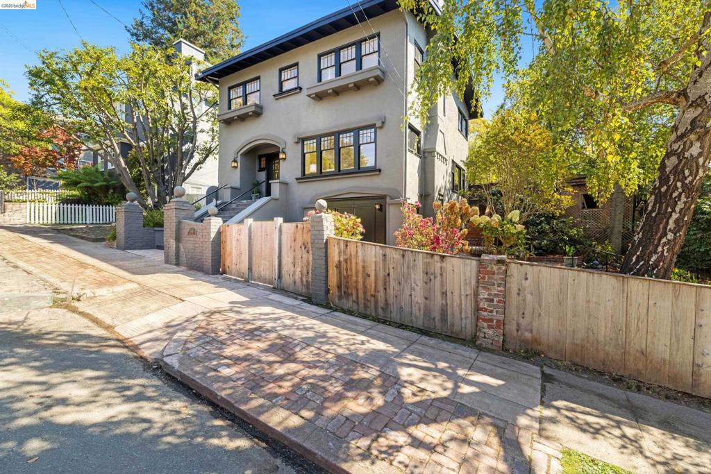 328 Ramona Ave