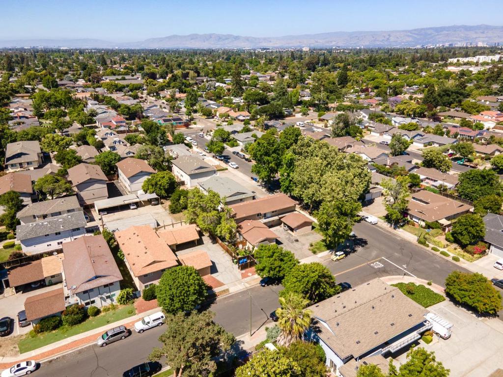 1395 Ontario Lane