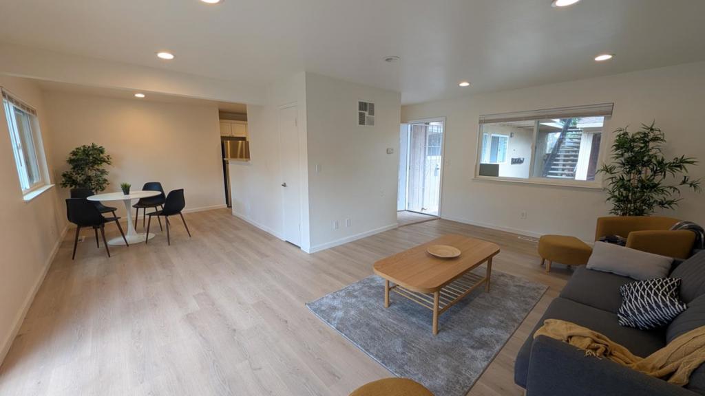 1395 Ontario Lane