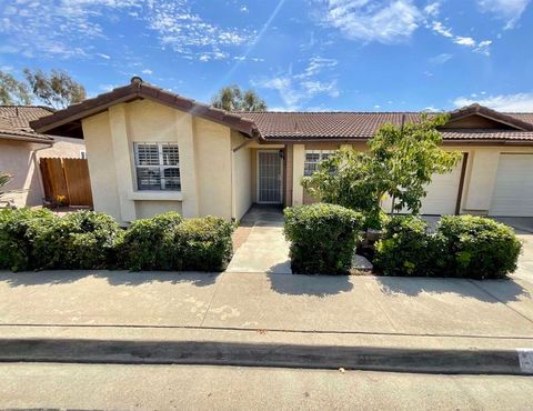 Photo of 1247 Sundown GLN, Escondido, CA 92026 (MLS # NDP2606653)