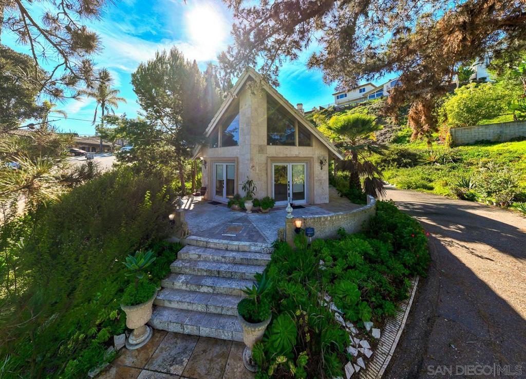 5628 Desert View Drive